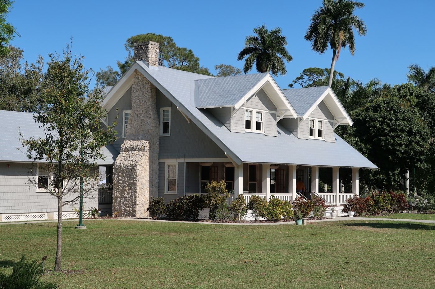 Casa de família vista do jardim